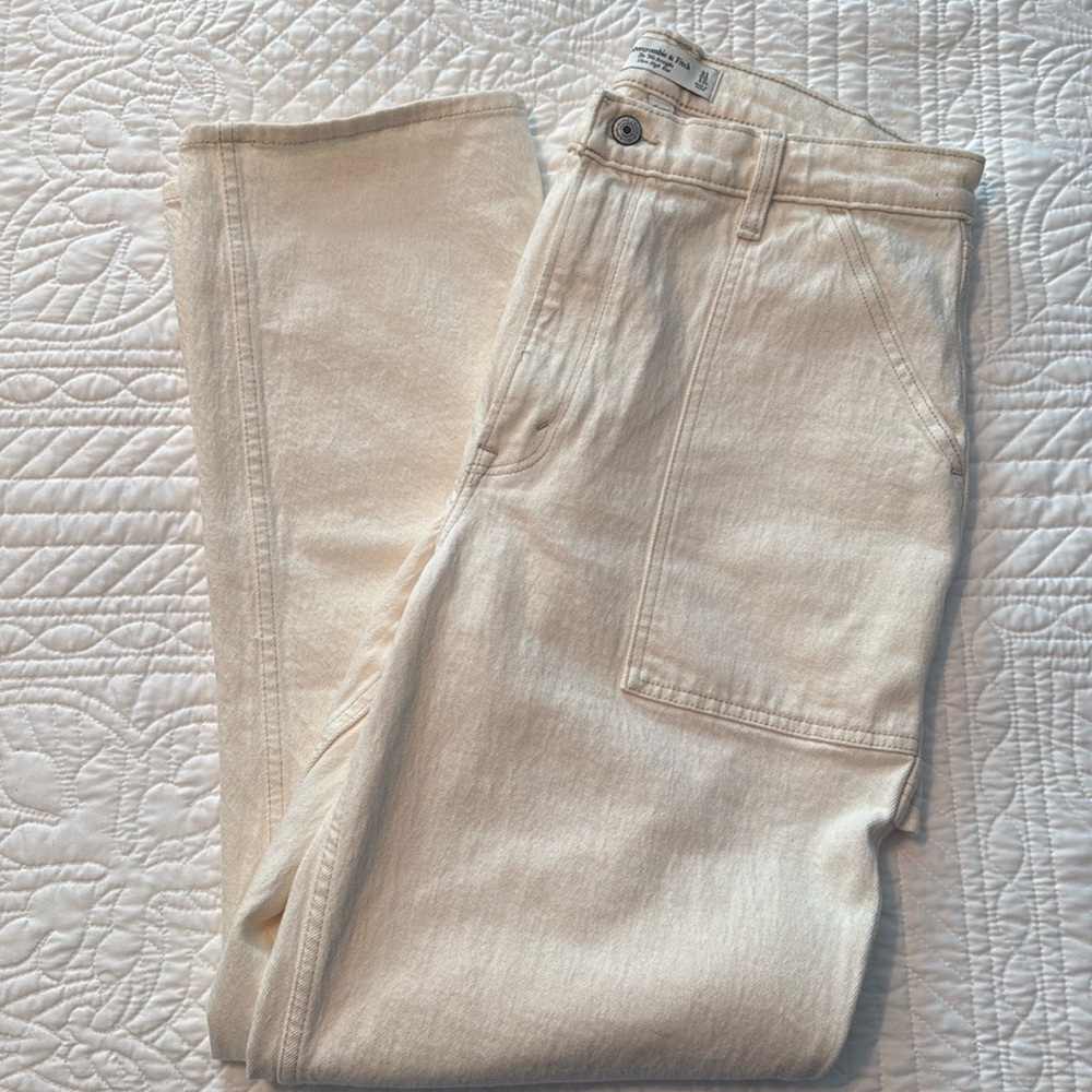 Abercrombie & Fitch Off-White High-Rise Straight Leg Jeans